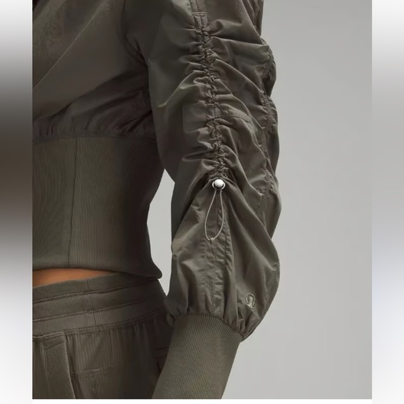 Lululemon Ruched Ribbed-Waist Jacket 
Army Green size S - Picture 9 of 11